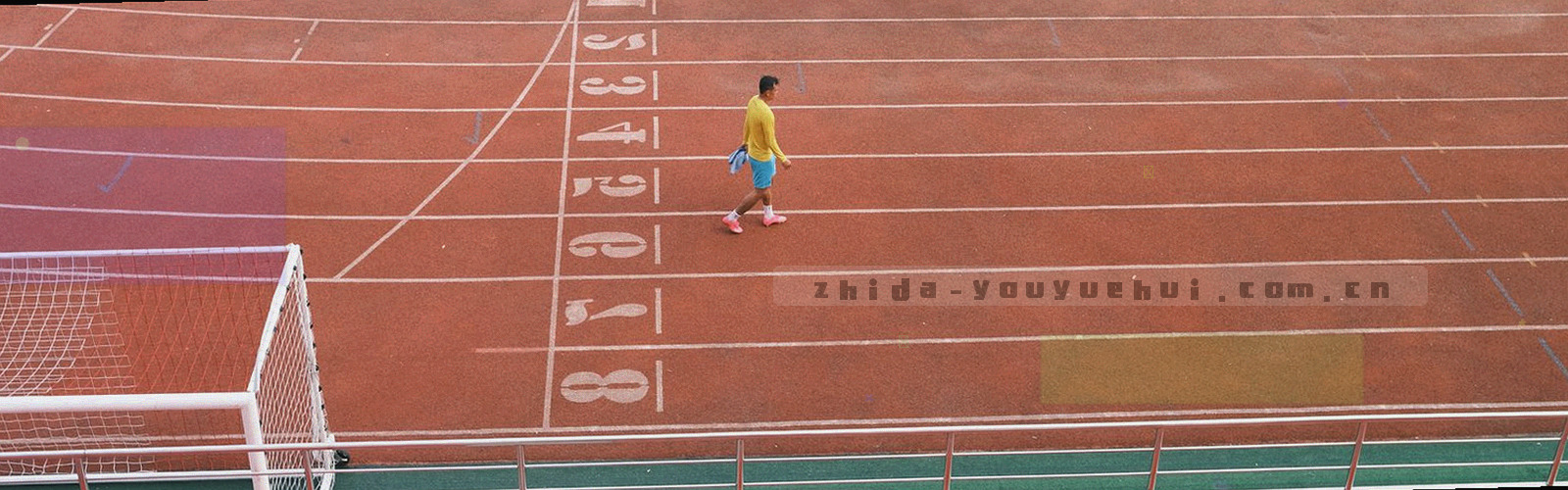 深靛蓝底色上叠加抽象地形纹理与信号波纹，冷调高对比